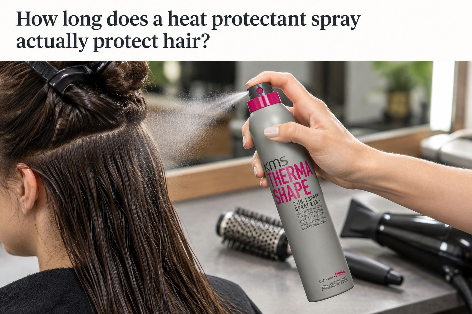Hitzeschutzspray wird auf feuchtes, abgeteiltes Haar aufgetragen